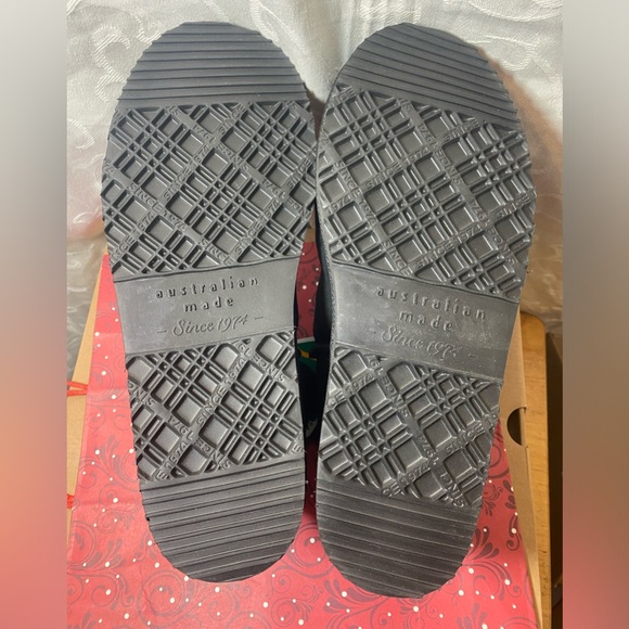 NWT UGG Burleigh Button Mini Natural Black Australian Sheepskin Boots - Picture 13 of 15